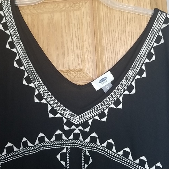 Black flowy top - Picture 3 of 4